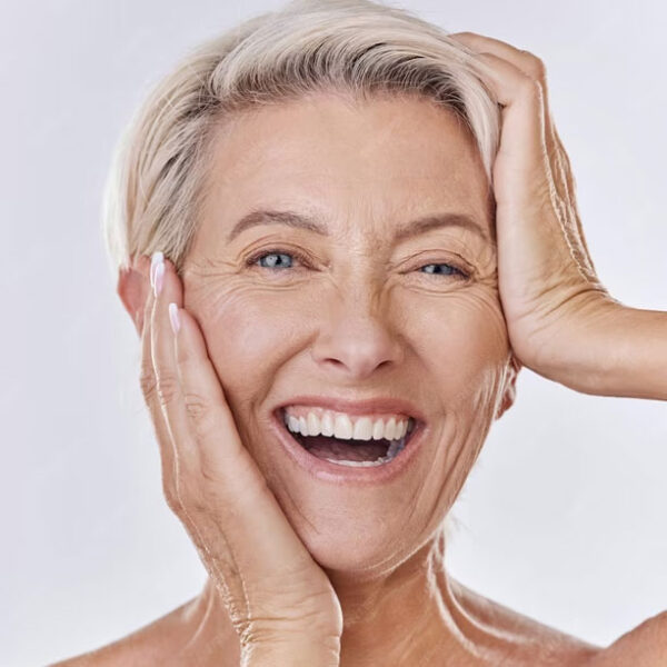 Anti-Aging, Pele Rejuvenescida, Regeneração Celular, Proteção Celular, Combate ao Envelhecimento, Longevidade, Vitalidade Renovada, Energia Celular, Antioxidante, Firmeza e Elasticidade, Saúde da Pele, Radiância, Redução da Glicação, Estimulante Energético, Coenzima Q10, Bio-Arct®, Glycoxil®, In Cell®, Green Tea.